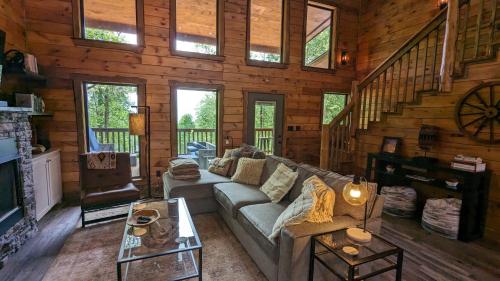 Hasty Cutoff Cabin — 4-Star Luxury Hotel in Jasper, United States