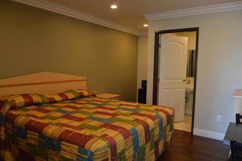 El Rey Inn - photo 12