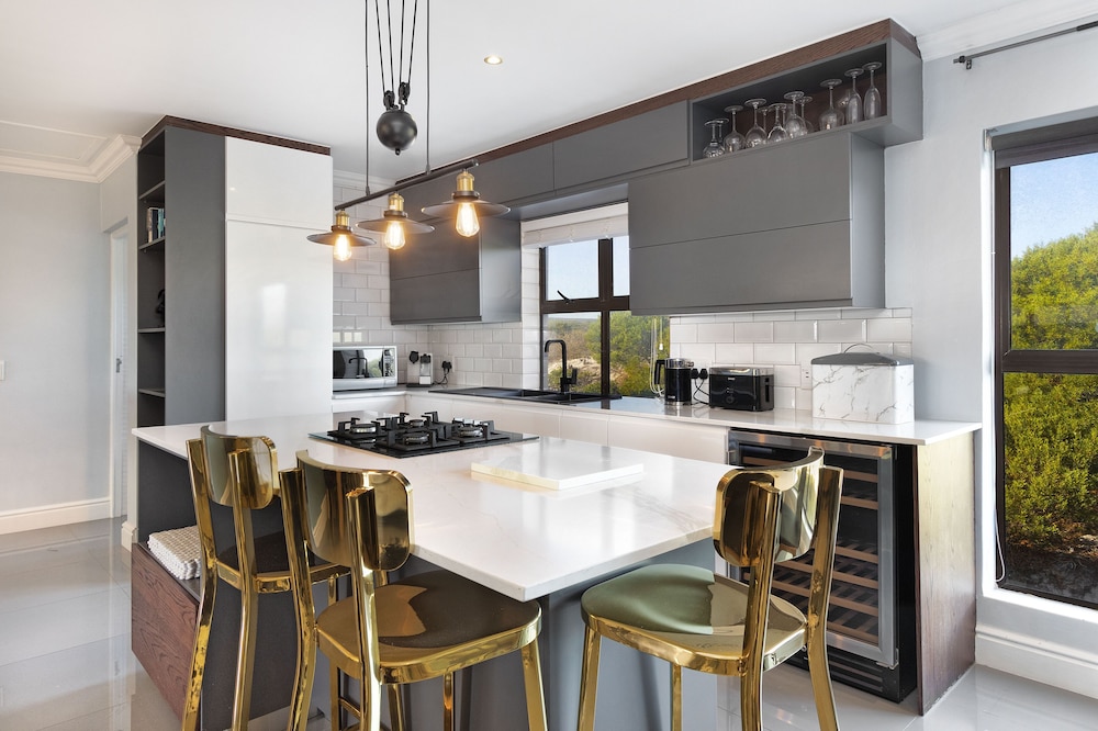 Island View 28 by Host Agents — 4-Star Luxury Hotel in Cape Town, South Africa