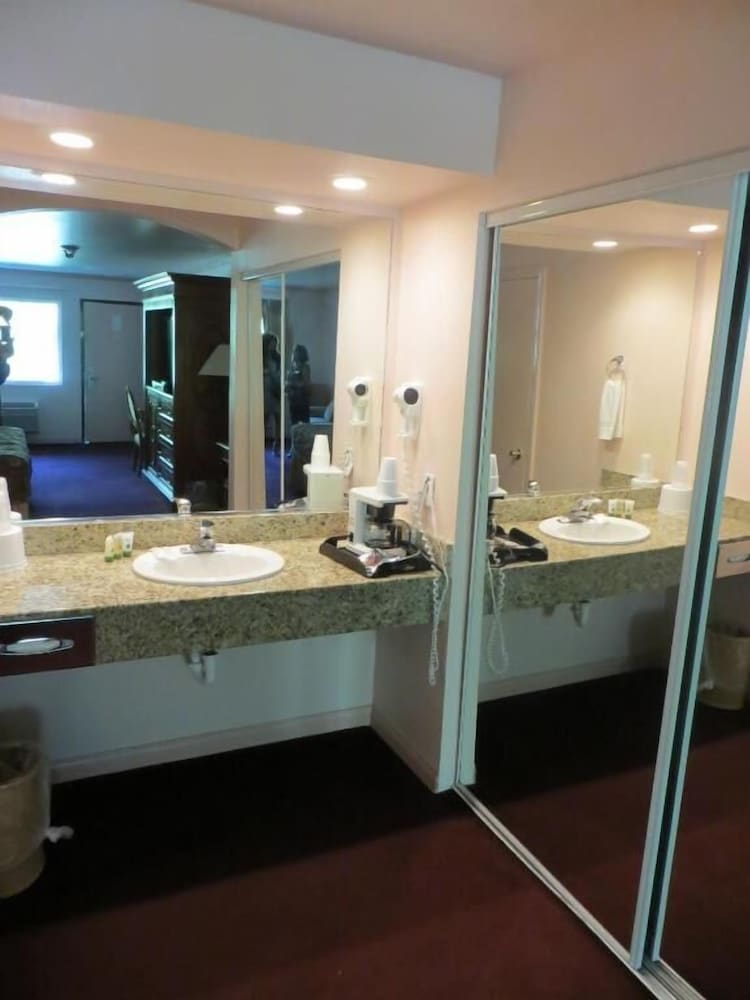 Saddle West Hotel and Casino and RV Park - photo 10
