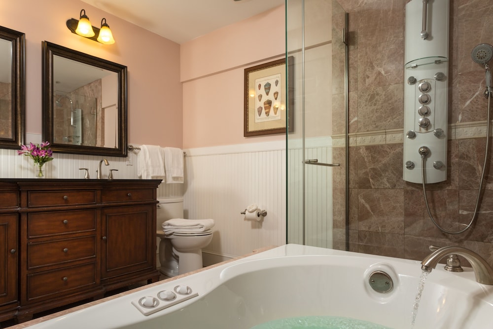Grand Harbor Inn - photo 25