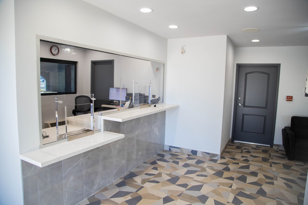 Econo Lodge Pico Rivera - photo 3