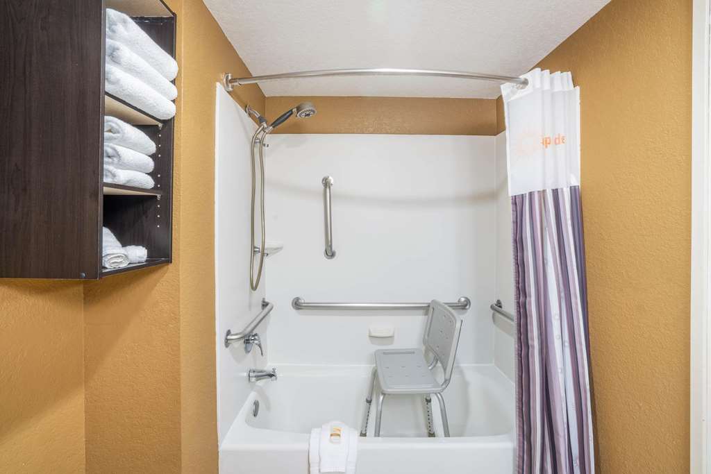 La Quinta Inn & Suites by Wyndham Hot Springs - photo 19