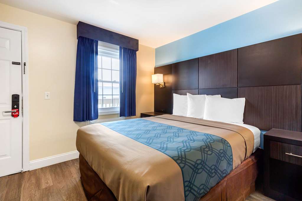 Econo Lodge West Yarmouth on Cape Cod - photo 14