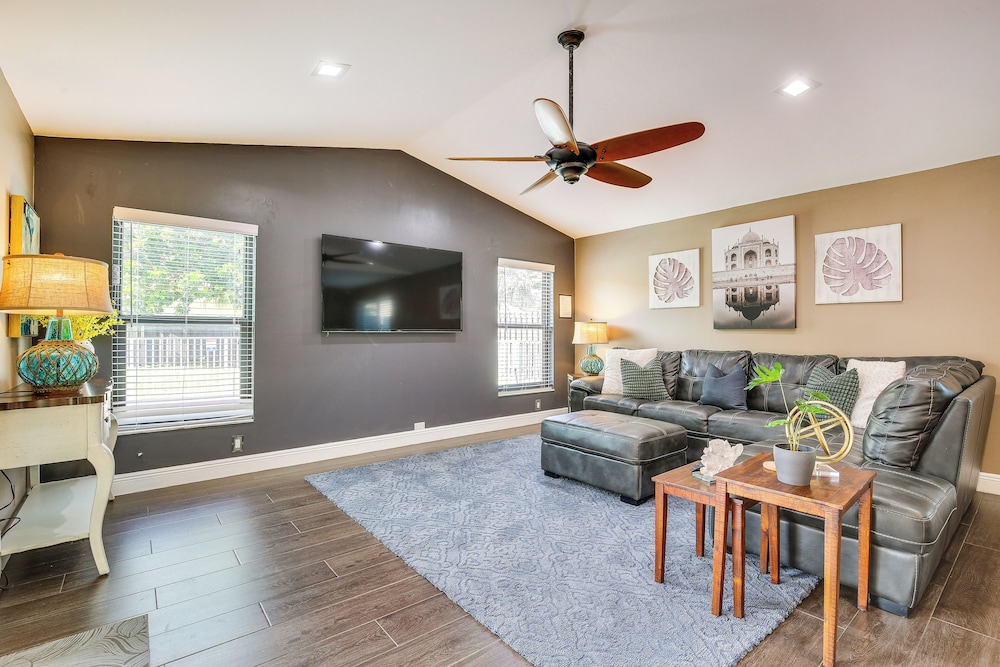 Near Golf And Beaches Coral Springs Home with Yard — 4-Star Luxury Hotel in Coral Springs, United States