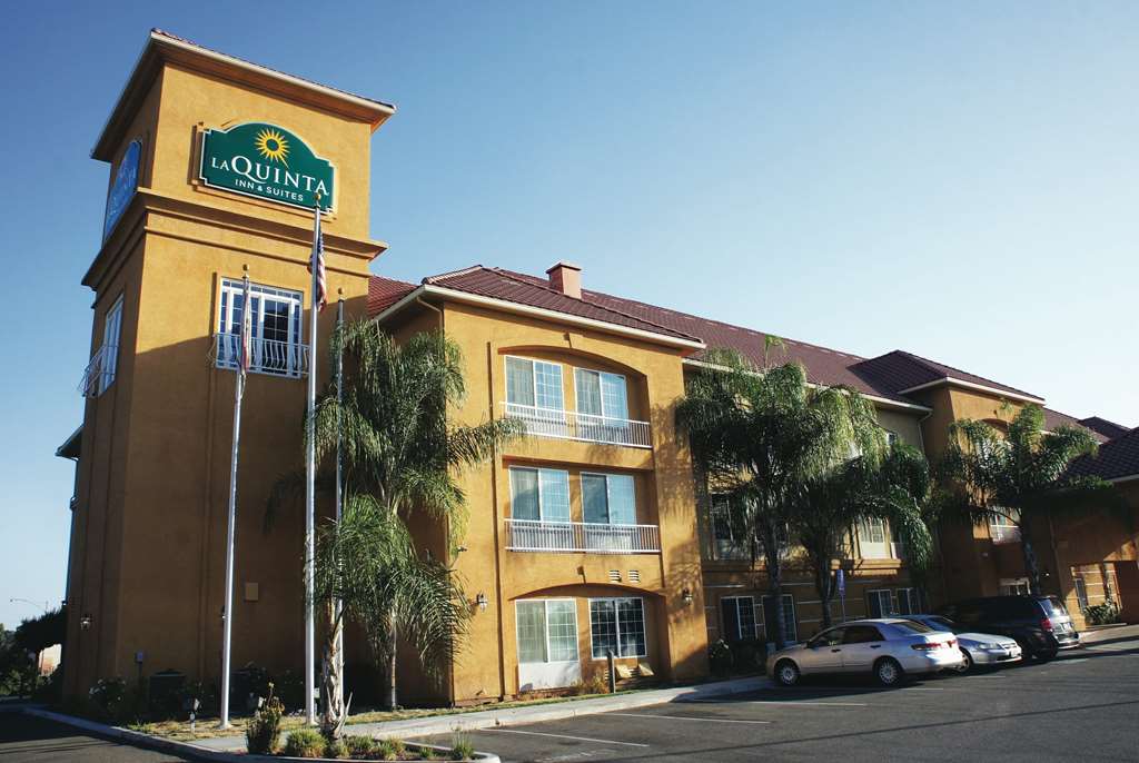 La Quinta Inn & Suites by Wyndham Fowler - photo 3