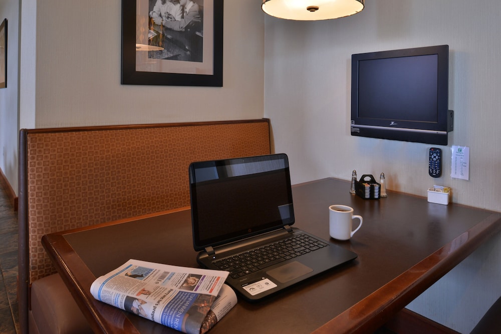 Holiday Inn Madison at The American Center by IHG - photo 39