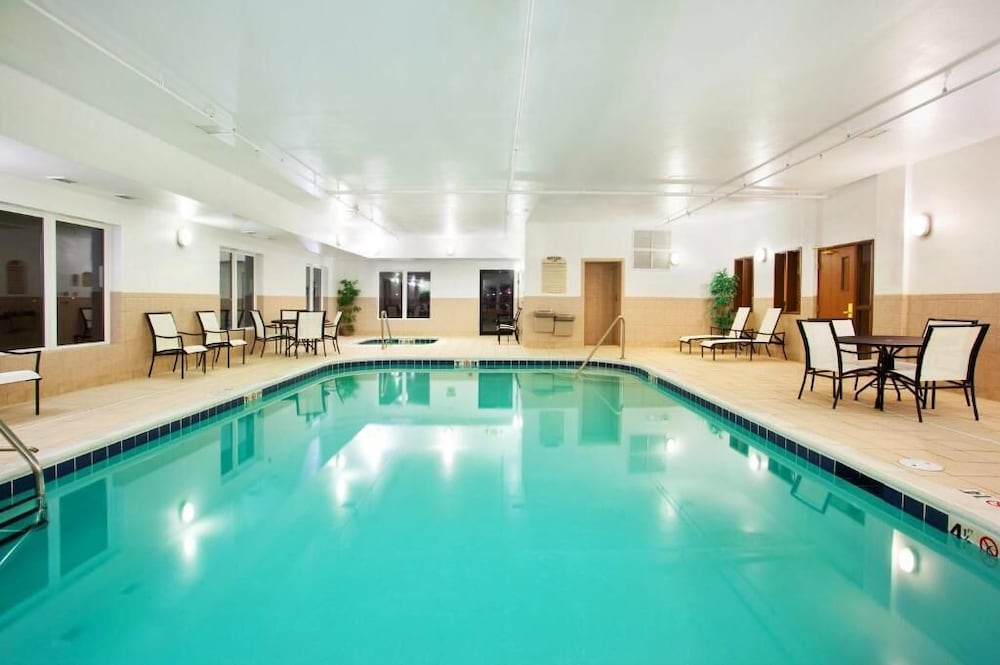 Holiday Inn Express & Suites Mattoon by IHG - photo 18