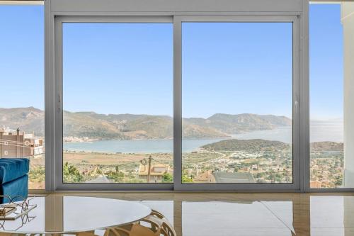 Sea Breeze Retreat With Private Pool — Saronida