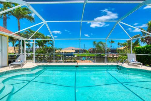 Villa Olinda 3 Beds 2 Baths 6 Guests Gulf Access & Pool Incl. 10 Off Boat Rental — 4-Star Luxury Hotel in Cape Coral, United States