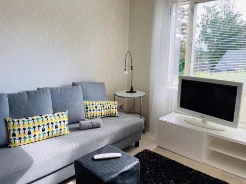 Kotimaailma Helsinki Valoisa Yksio Tikkurilan Kupeessa in Vantaa, Finland