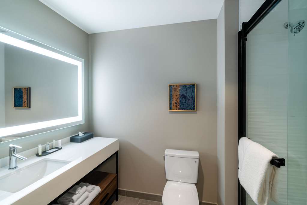 La Quinta Inn & Suites by Wyndham Nashville Downtown Stadium - photo 24