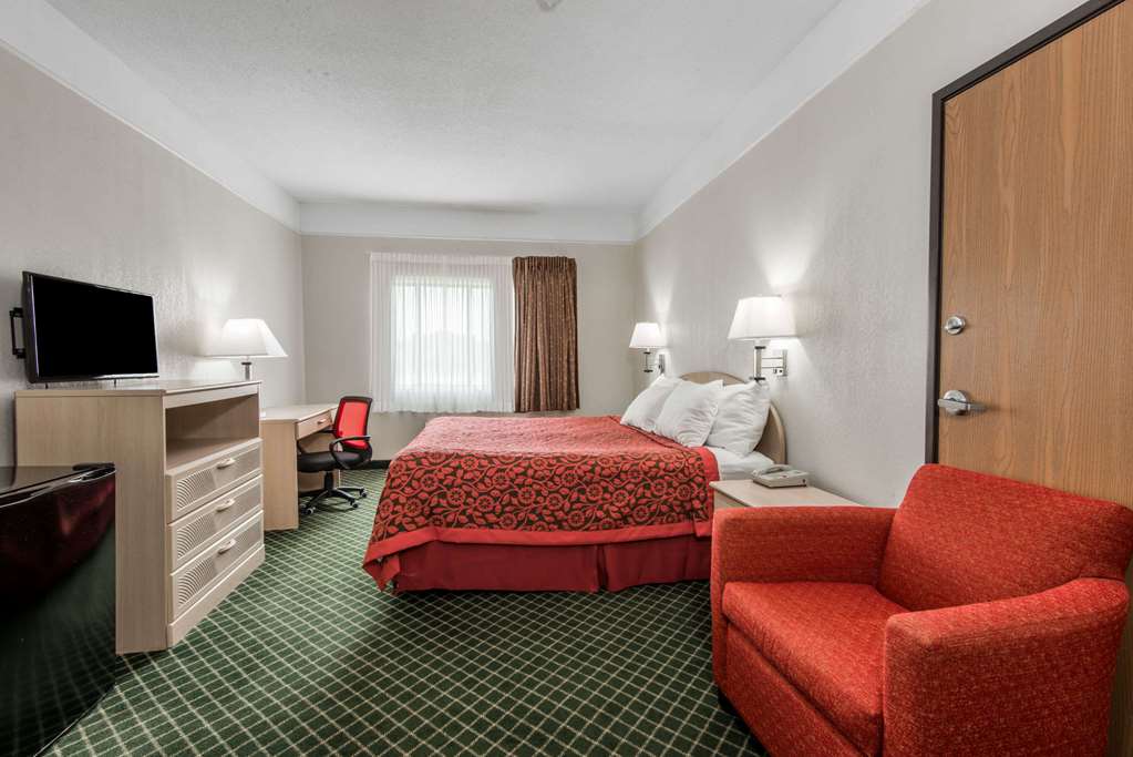 Days Inn by Wyndham Kansas City International Airport - photo 10