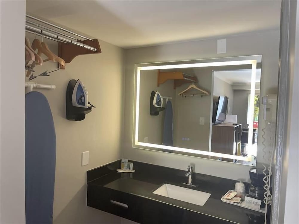 Days Inn by Wyndham Wilmington Brandywine - photo 15