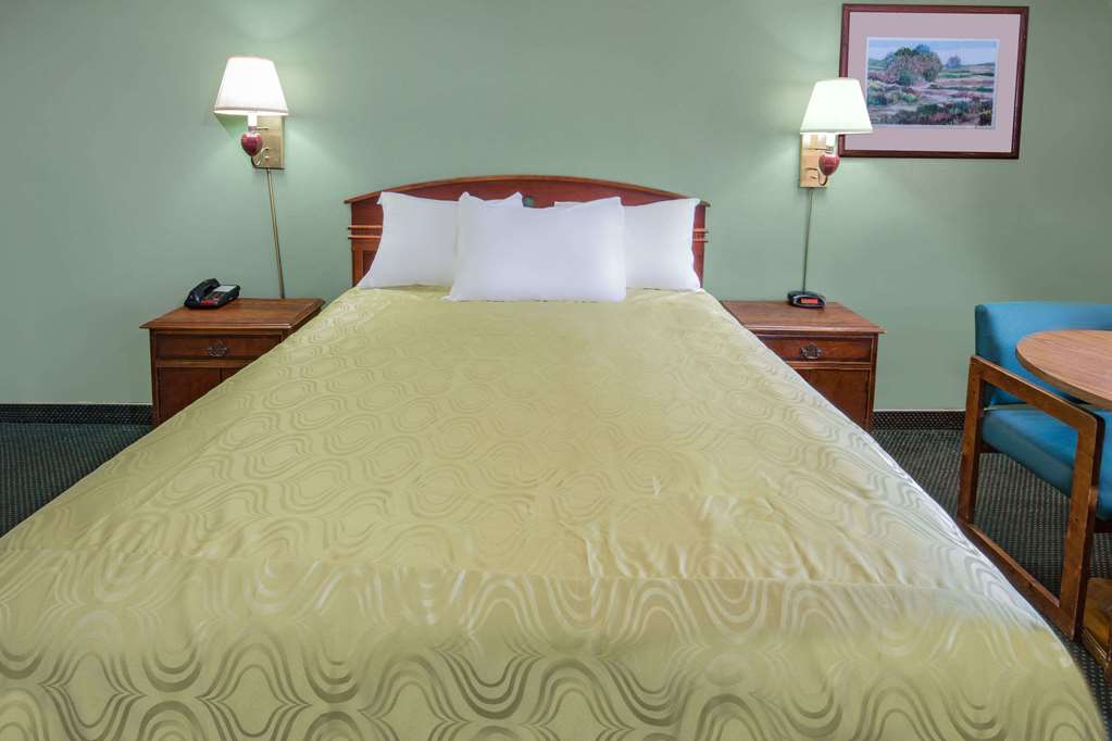 Days Inn by Wyndham Ontario Airport - photo 7