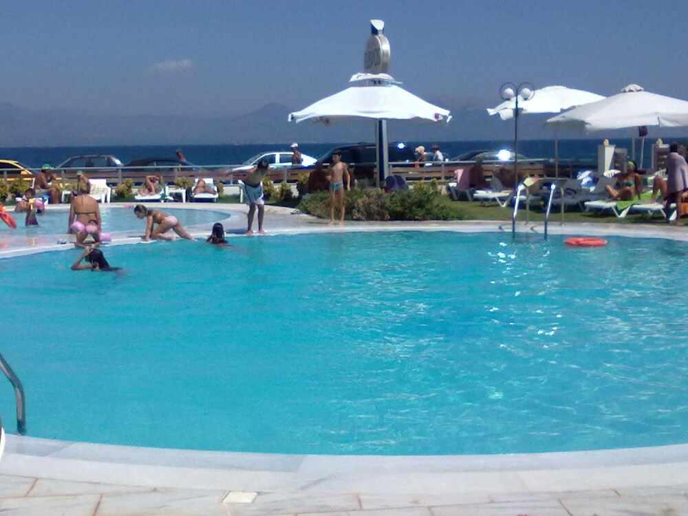 Hotel Flisvos — Oropos — photo 4