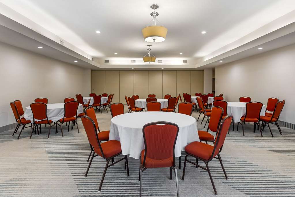 Comfort Inn & Suites Verona at Turning Stone Resort Casino - photo 40