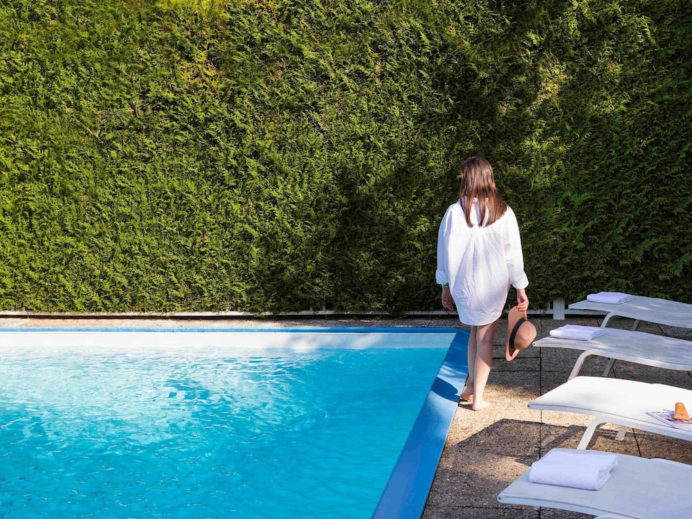 Mercure Paris Sud Les Ulis Courtaboeuf — 4-Star Luxury Hotel in Les Ulis, France
