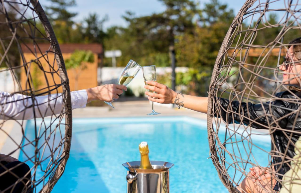 VSG Resort 200m from Beach Pool Sauna & Jacuzzi — hotel in Dobrinj
