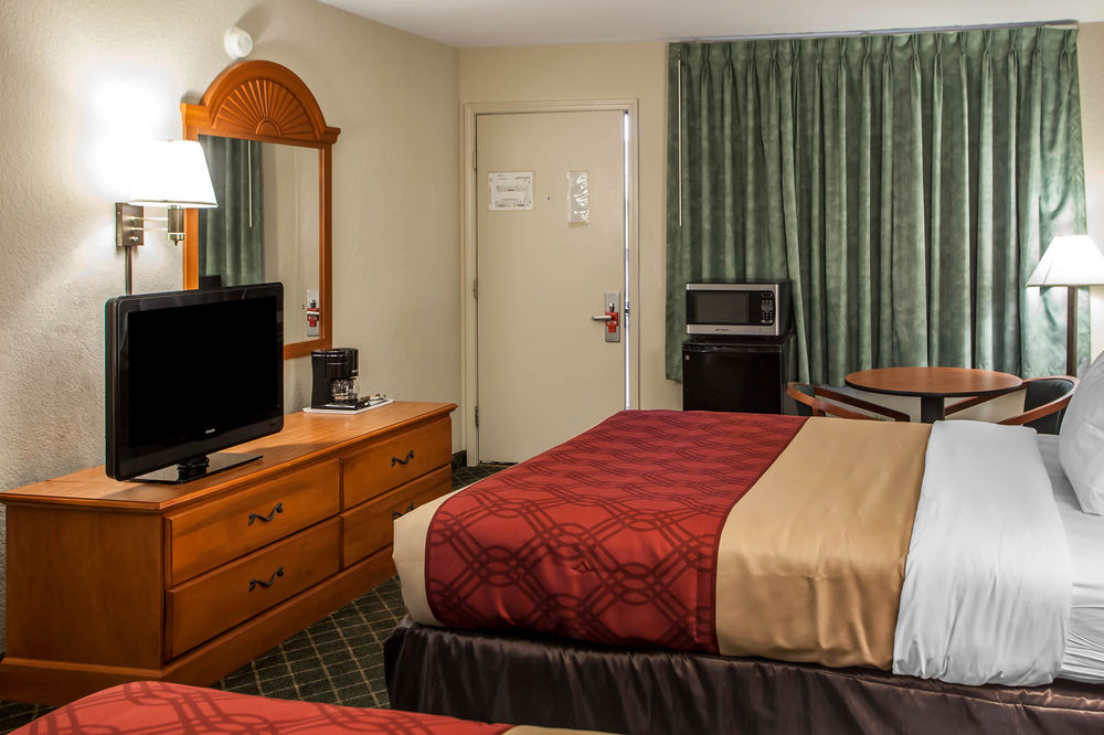Econo Lodge Hannibal - photo 6