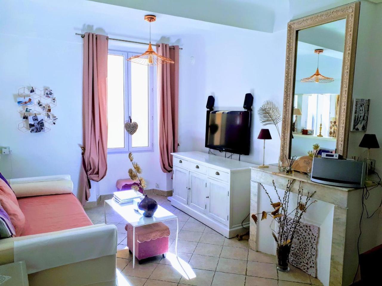 Appartement de Charme Au Coeur de Saint Tropez — 4-Star Luxury Hotel in Saint-Tropez, France