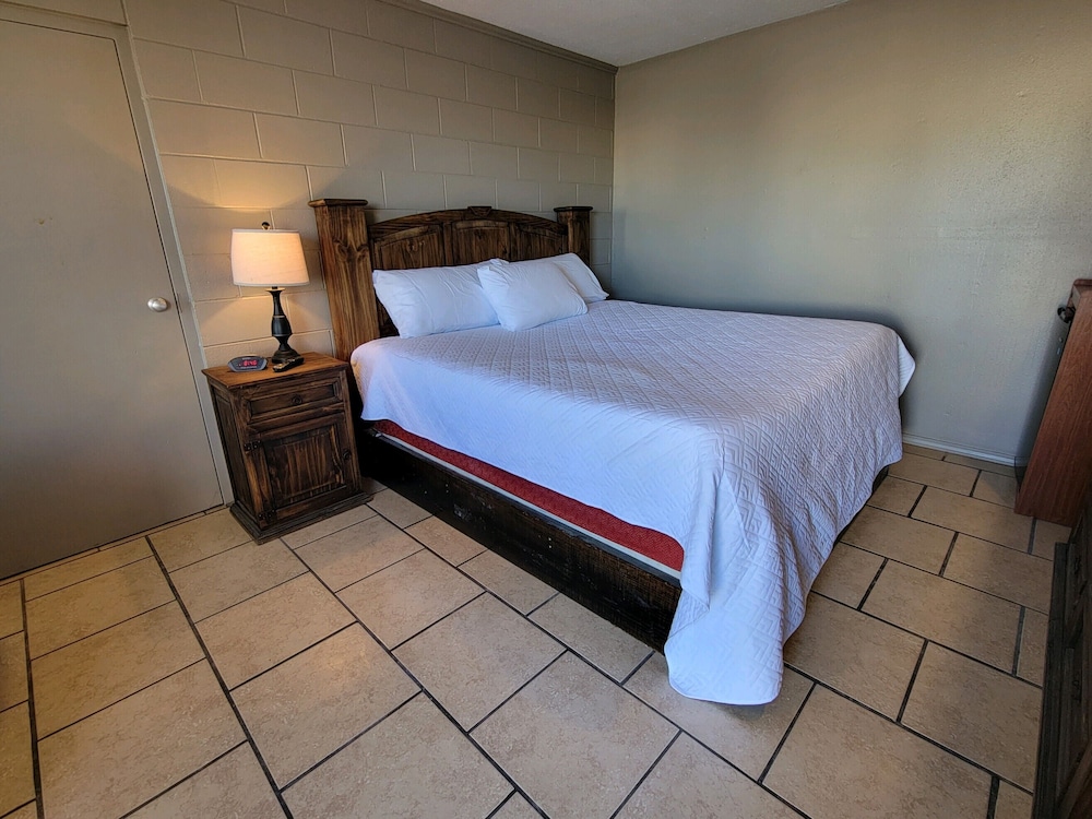 Five Star Inn - photo 4