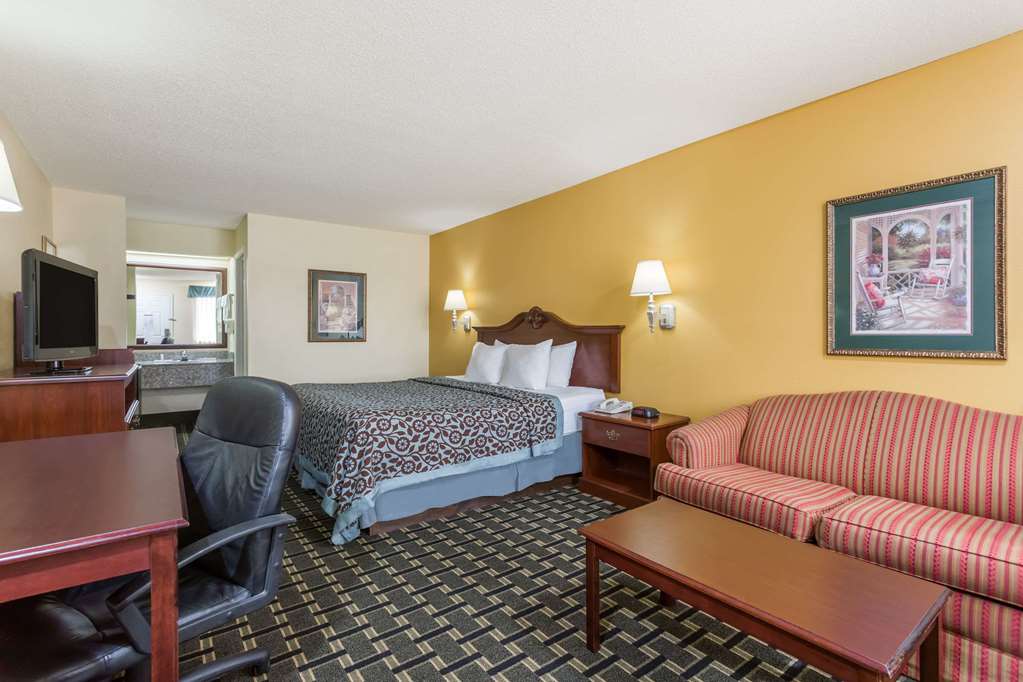 Days Inn & Suites by Wyndham Warner Robins Near Robins AFB - photo 10