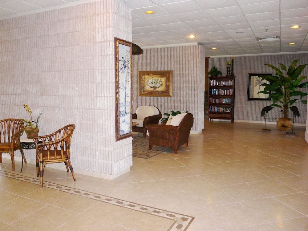 South Seas Tower 2 1001 - photo 2