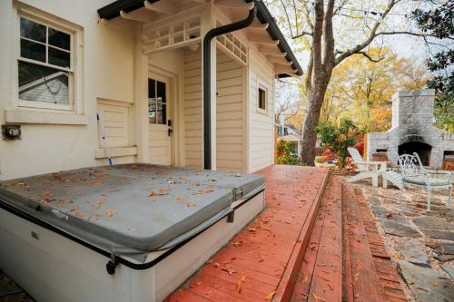 The Cinderella House — 4-Star Luxury Hotel in Greensboro, United States
