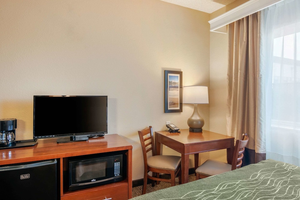 Comfort Inn Medford North - photo 11