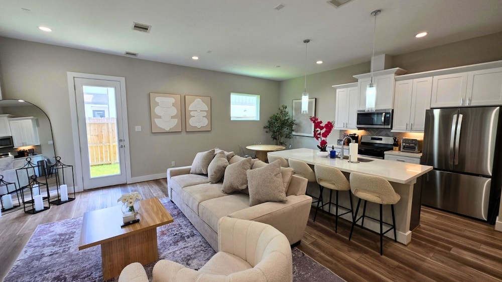 Chic Affordable North Houston Getaway in Houston, United States