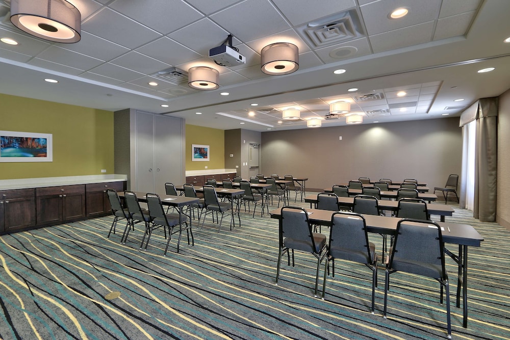 Hampton Inn & Suites Albuquerque Airport - photo 39
