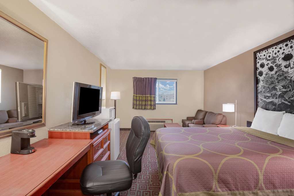 Super 8 by Wyndham Fort Madison - photo 13