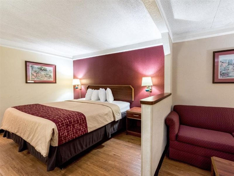 Red Roof Inn & Suites Clinton TN - photo 9