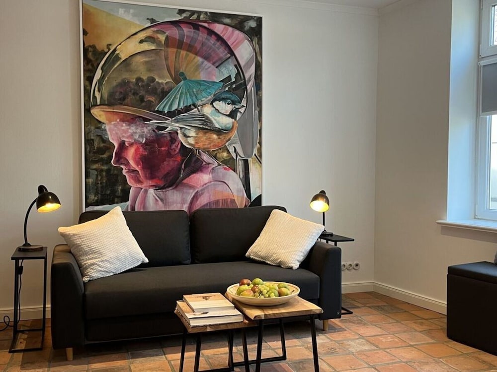 Großes Grachtenhaus Simmerdeis an der Gracht — 4-Star Luxury Hotel in Friedrichstadt, Germany