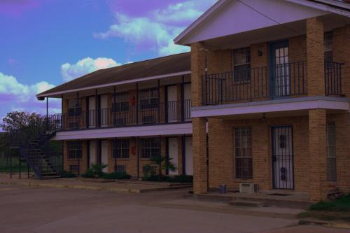 Somerville Inn & Suites - photo 8