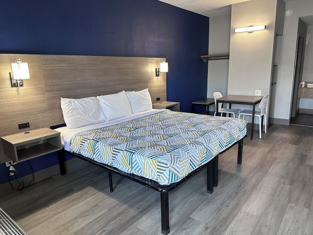 Studio Suites Extended Stay - photo 3