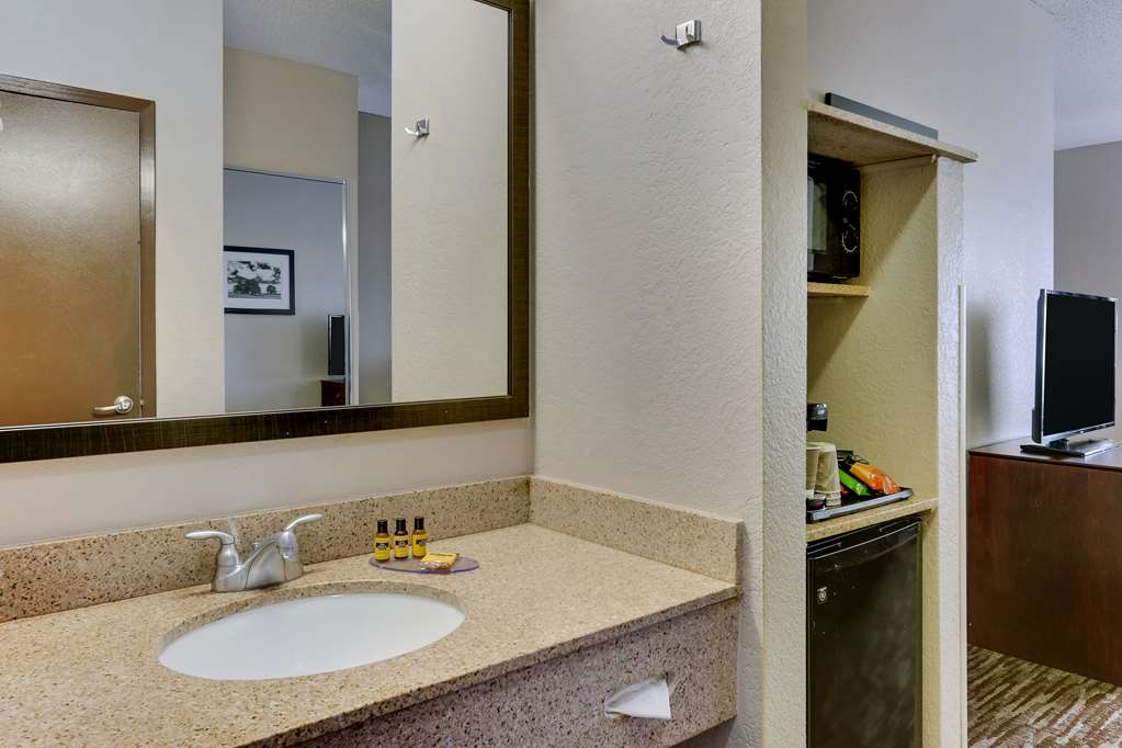 Best Western Plus University Inn & Suites - photo 30