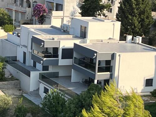 Villa Zdenko — 4-Star Luxury Hotel in Omis, Croatia