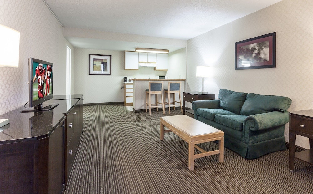 Red Roof Inn & Suites DeKalb - photo 10