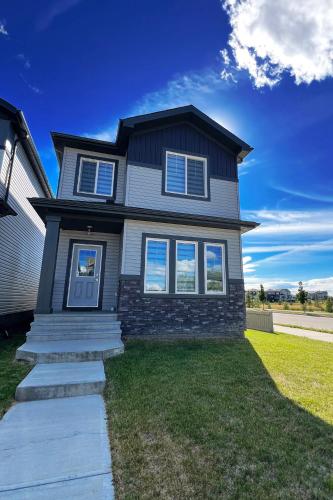 King Bed Disney Long Stays Garage Airport in Edmonton, Canada