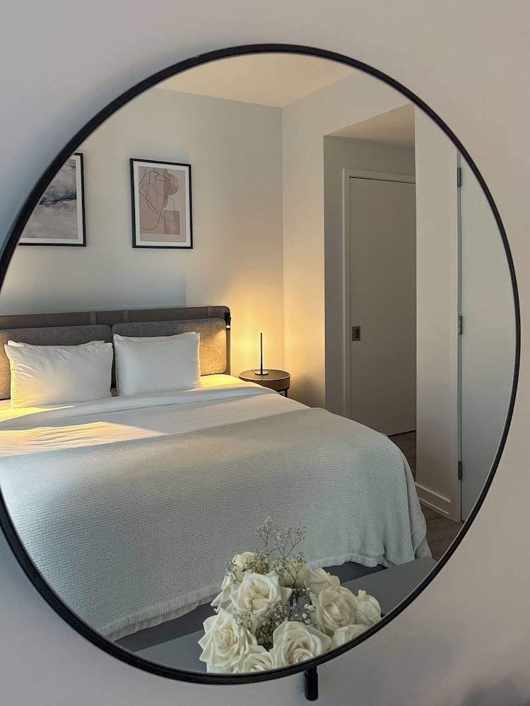 Luxury 2BD nr Wall St Gym Rooftop w d — 4-Star Luxury Hotel in New York City, United States