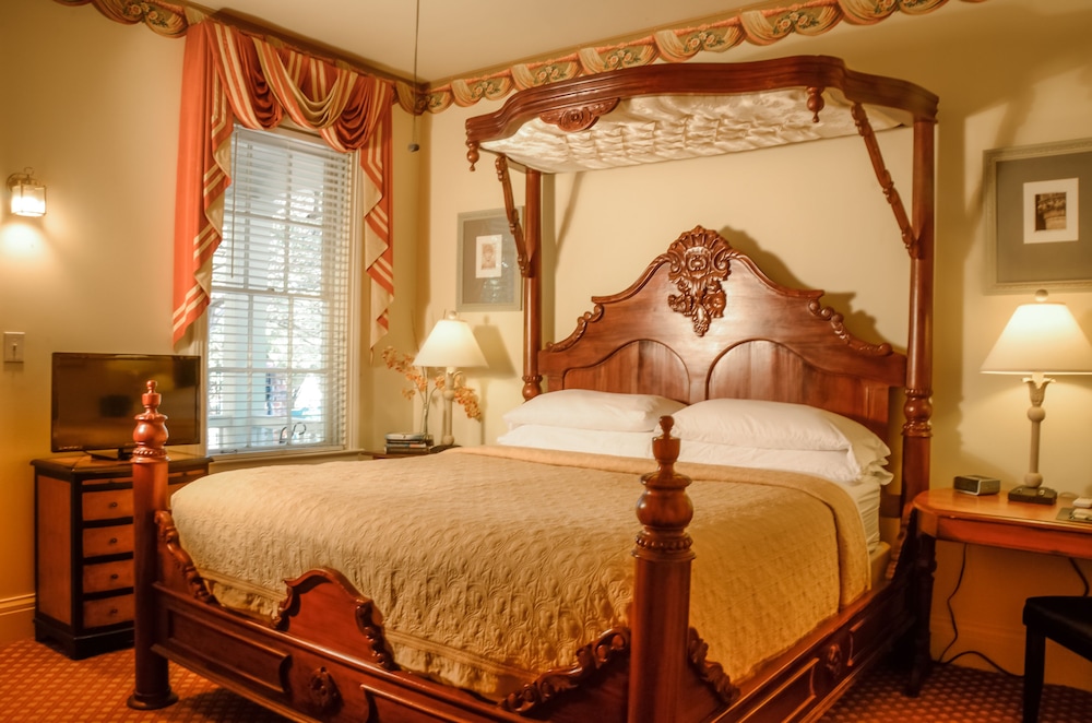 Anchuca Historic Mansion & Inn - photo 7