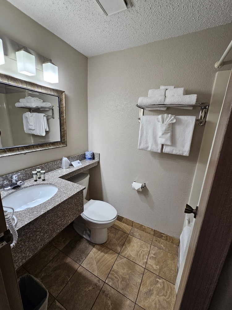 The Lodge at Chalk Hill - photo 12