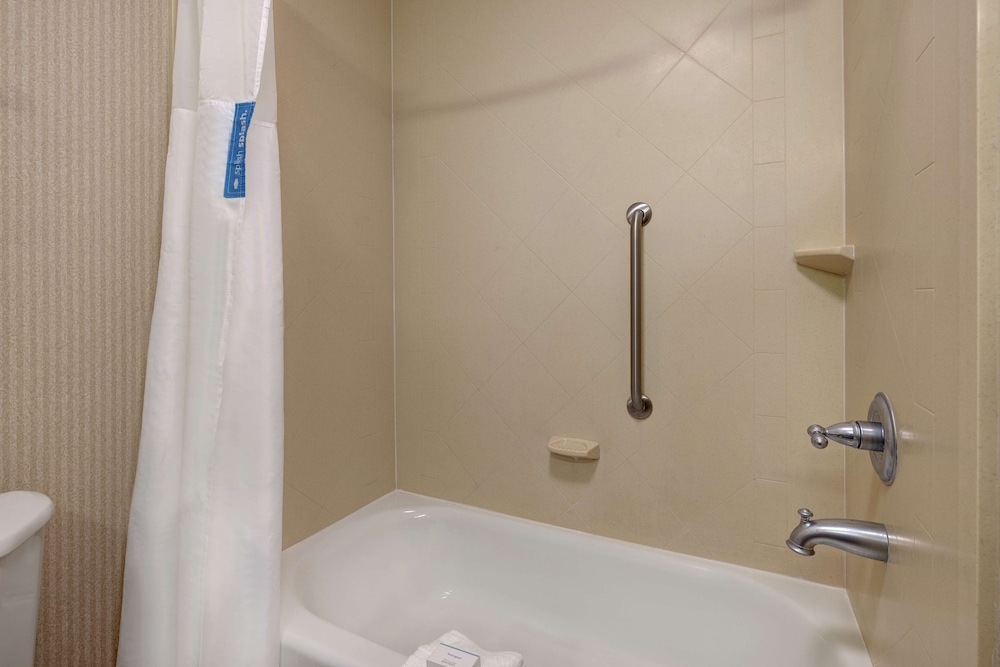 Hampton Inn Victoria - photo 28