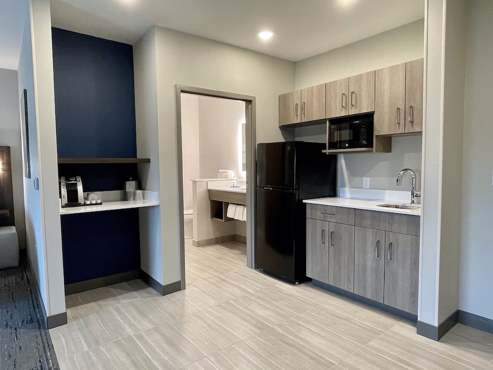 Holiday Inn Express & Suites Ft. Smith Airport by IHG - photo 6
