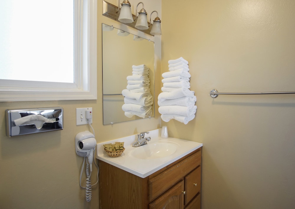 Charm Motel & Suites - photo 28