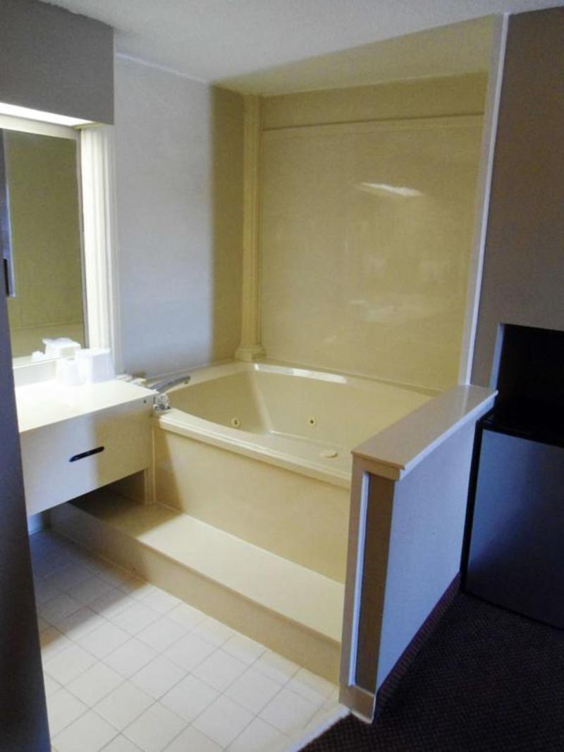 Econo Lodge - photo 87