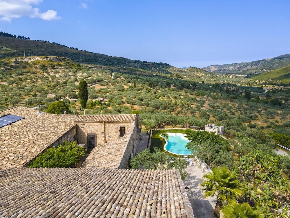 Masseria Fortificata Lo Zafferaneto pet-friendly hotel Buccheri