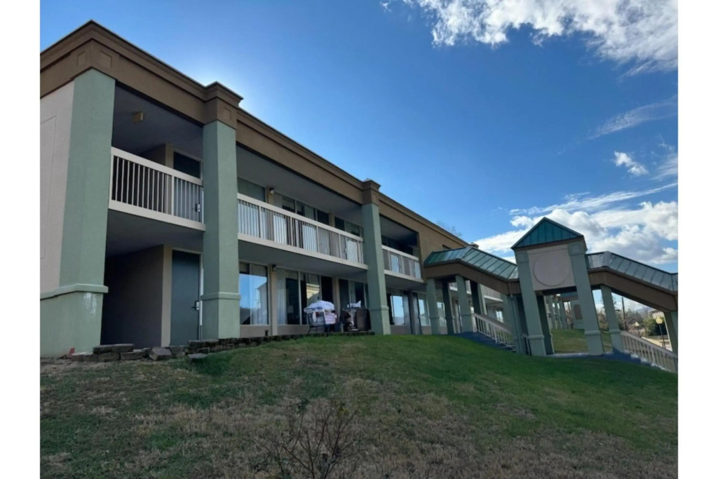Travelodge by Wyndham Harriman - photo 11